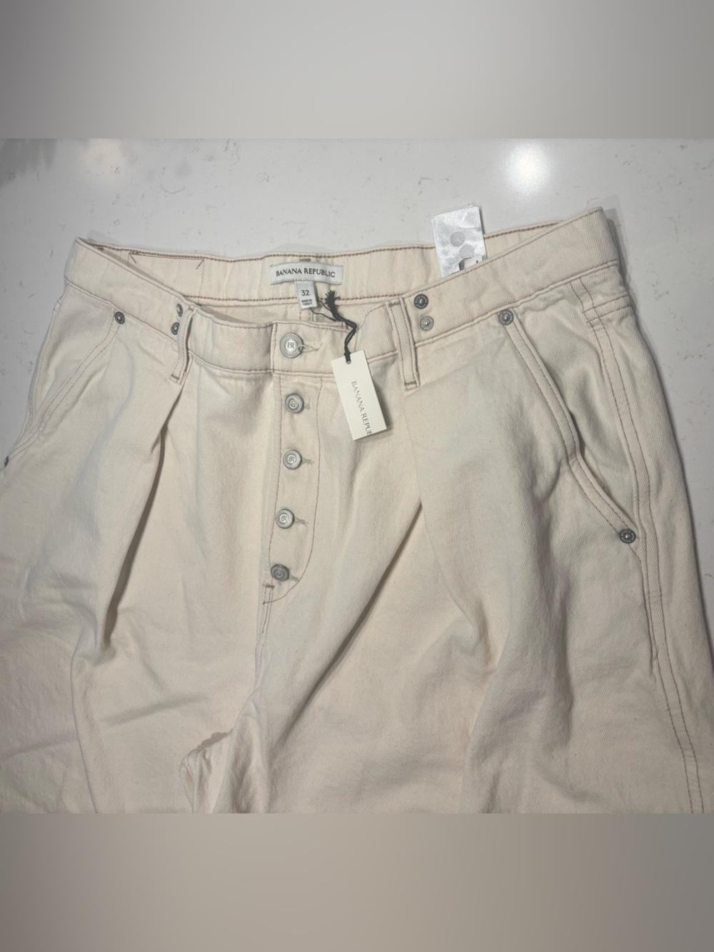 New! BANANA REPUBLIC Mid-Rise Loose Pleated Ankle Jean, Size Large in Ecru/Beige - Picture 8 of 9